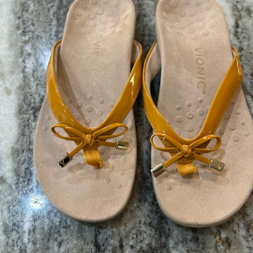 Vionic Bella Sandals with Bow Detail